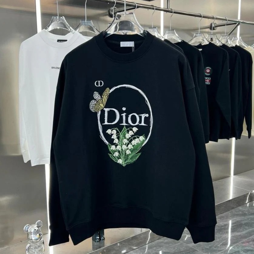 Bold and Beautiful: Must-Have Fashion Trends for&nbsp;2025